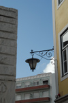 Portugal - Caldas da Rainha: street corner and lamp - esquina e candeeiro - photo by M.Durruti