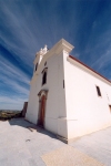 Portugal - Cadaval: whitewashed church / igreja caiada de branco - photo by M.Durruti