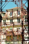 Portugal - Lisbon: andaimes / scaffolding - Alfama - photo by F.Rigaud