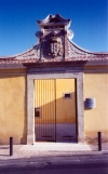 Odivelas: gate / entrada brazonada - photo by M.Durruti