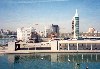 Portugal - Lisboa: Presidncia do Concelho de Ministros - a pala do pavilho de Portugal - arq. Siza Vieira - Prmio Valmor, 1998 - em fundo Hotel Tivoli Tejo e um unicrnio residencial - photo by M.Durruti