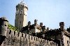 Lisboa: castelo de imitao - complexo da Gulbenkian - Rua Dr. Nicolau Bettencourt - photo by M.Durruti