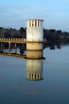 Montargil - concelho de Ponte de Sor: on the dam - reflection / na barragem - reflexo - photo by M.Durruti