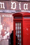 Portugal - Porto: Foz - cabine telefnica / Foz - classical phone booth - photo by F.Rigaud