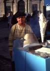 Porto: vendedor de castanhas assadas / chestnut seller (photo by F.Rigaud)