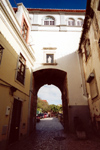 Portugal - Setbal: arch - from Arronches Junqueiro street / arco - rua Arronches Junqueiro (Poeta) - photo by M.Durruti