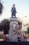 Vila Real: monumento a Carvalho Arajo na avenida com o seu nome (oficial naval de submarinos - Grande Guerra)