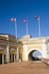 Puerto Rico - San Juan: San Felipe del Morro fort - arch and flags (photo by D.Smith)