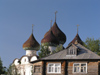 Russia -  Kargopol -  Arkhangelsk Oblast: log house and the onion domes of the  Church of the Ascension - photo by J.Kaman