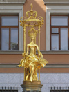 Russia - Moscow: Arbat - golden sculpture - photo by J.Kaman