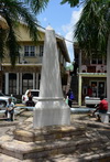 Charlestown, Nevis, St Kitts and Nevis: obelisk in Memorial Square - WWI memorial - photo by M.Torres