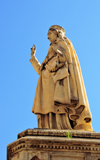 Oristano / Aristanis, Oristano province, Sardinia / Sardegna / Sardigna: Statue of Giudicessa Eleanor of Arborea, holding the Carta de Logu in her hand - piazza Eleanor d'Arborea - photo by M.Torres