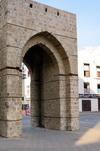 Jeddah, Saudi Arabia: Bab Sharif - gate on Al Dhahab Street, historic Al-Balad district - part of the old city wall, built by Hussain Al-Kurdi as protection from the attacks by the Portuguese, UNESCO World Heritage Site - photo by M.Torres