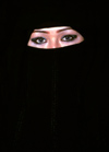 Saudi Arabia - Riyadh / Riade / RUH: Ukrainian genes under a black abayya - local burka - Al Hidjab (photo by F.Rigaud)