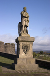 Stirling, Scotland, UK: Stirling castle - famous for several sieges during the Wars of Scottish Independence - Statue of Robert the Bruce on the esplanade - photo by I.Middleton