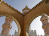 Sngal - Touba - Grande Mosque - deux arcs et trois minarets - photographie par G.Frysinger