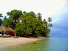 Turtle Islands, Southern Province, Sierra Leone: village by the sea - fishing community - olive waters - photo by T.Trenchard