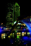 Singapore / SIN : water and light - fountain and skyscrapers - nocturnal - photo by J.Kaman