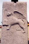 Slovenia - Piran: Venetian lion on Tartinijev trg with the inscription - Alliger Ecce Leo Terras Mare Sidera Carpo - Leone Marciano Andante - 1466 - photo by M.Torres