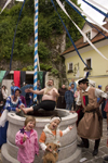 Slovenia - Kamnik Medieval Festival: minstrel sings to children - drama in a well - photo by I.Middleton