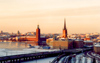 Sweden - Sverige - Stockholm: converging - Riddarholmen and the city hall from the south / Centralbron, Munkbroleden, Kommerskollegium - Riddarholmen, Ganla Stan, Stadshuset (photo by M.Torres)