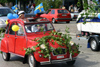 Sweden - Helsingborg: students' graduation parade - Citroen 2CV - classical car (photo by Charlie Blam)