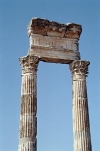 Syria - Apamea / Afamia / Qala'at al-Mudiq: columns (photo by J.Kaman)