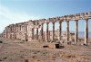 Syria - Apamea / Afamia / Afimia / Qala'at al-Mudiq: ruins of the city of Seleucus I  (photo by J.Kaman)