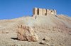Syria - Palmyra: climbing to Qala'at ibn Maan castle - photo by J.Kaman