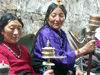 Tibet - Lhasa: women with prayer-wheels (photo by P.Artus)