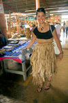 Tonga - Tongatapu - Nuku'alofa: smiling Tongan woman wearing a grass skirt - photo by D.Smith