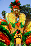 Port of Spain, Trinidad and Tobago: Caribbean carnival parade - mask - photo by E.Petitalot