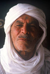 Tunisia - Dougga: man with white turban (photo by J.Kaman)