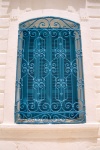 Tunisia - Jerba Island - Erriadh / Er Riadh / Hara Seguira: El-Ghriba / the Stranger synagogue - blue window (photo by M.Torres)