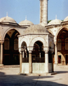 Istanbul, Turkey: Ottoman harmony - ablutions fountain - sadirvan - Blue mosque - Sultan Ahmet Camii - photo by M.Torres