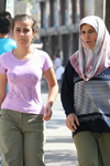 Turkey - Antalya: women with and without khimar / hijab / Islamic scarf - mother and daughter - photo by C.Roux