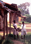 Uganda - Kyarusozi - Kyenjojo district - western Uganda: girls - photos of Africa by F.Rigaud
