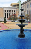 Little Rock, Arkansas, USA: fountain near Pulaski County Courthouse - Robinson Center in the background - photo by M.Torres