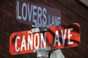 Manitou Springs, El Paso County, Colorado, USA: Lovers' Lane meets Caon Avenue - street signs - photo by M.Torres
