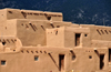 Pueblo de Taos, New Mexico, USA: homes are stepped back so that the roofs of the lower dwellings form terraces for those above - North Pueblo - photo by M.Torres