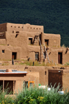 Pueblo de Taos, New Mexico, USA: adobe houses - each year after the end of the rains the walls are covered with a new coat of adobe plaster - North Pueblo - photo by M.Torres