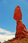 Arches National Park, Utah, USA: under Balanced Rock - sandstone erosion - hoodoo - photo by M.Torres