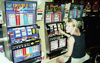 Las Vegas (Nevada): casino life - at the slot machines - one armed bandits - Kasino (photo by J.Kaman)