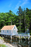 Georgetown, Maine, New England, USA: cottage on stilts at the end of a fjord - photo by M.Torres