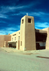USA - Santa F (New Mexico): El Christo Rey church - adobe construction - photo by J.Fekete