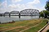 Jeffersonville, Clark County, Indiana, USA: Big Four pedestrian and bicycle bridge, built as a truss railroad bridge, further the John F. Kennedy Memorial Bridge single-deck cantilever bridge that carries Interstate 65 - Ohio river view from Van Dyke Park - photo by M.Torres
