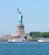 New York: Statue of Liberty - tourist boats near Liberty Island - sculptor: Bartholdi - Unesco world heritage site - Liberty Enlightening the World - photo by Llonaid