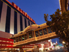 Las Vegas (Nevada): bridge to California hotel and casino - Photo by G.Friedman