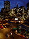 Manhattan (New York City): nocturnal skyline from Pier 17 - photo by M.Bergsma
