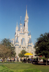 Orlando (Florida): kitsh castle - Cinderella Castle, at the center of the Magic Kingdom - attraction - Disney World - Walt Disney World Resort - Orange County - photo by M.Torres